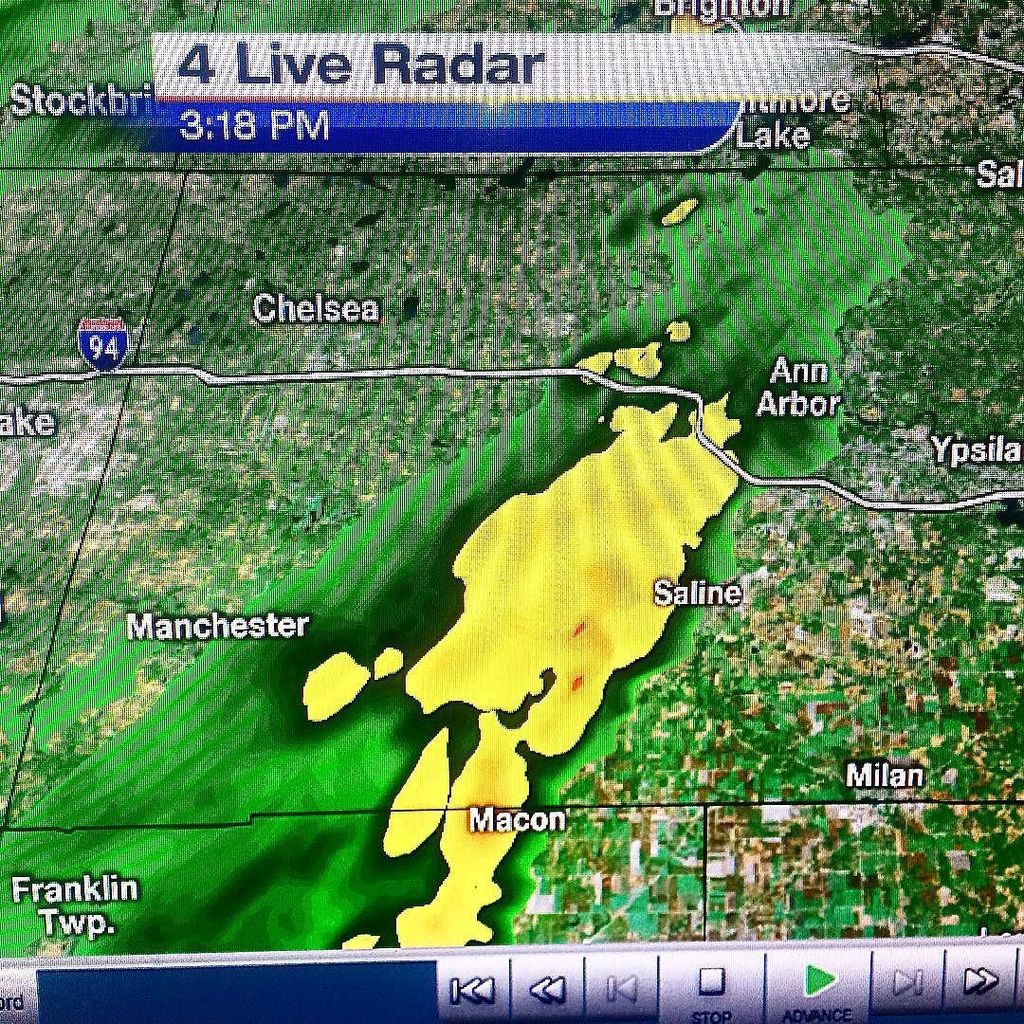 AndrewHumphrey's tweet photo. @umichfootball @uofmichigan | #Rain on the way for #UCFvsMICH! | #weather #miwx https://t.co/KUzbxFFDQe https://t.co/H2ZPLd40vn