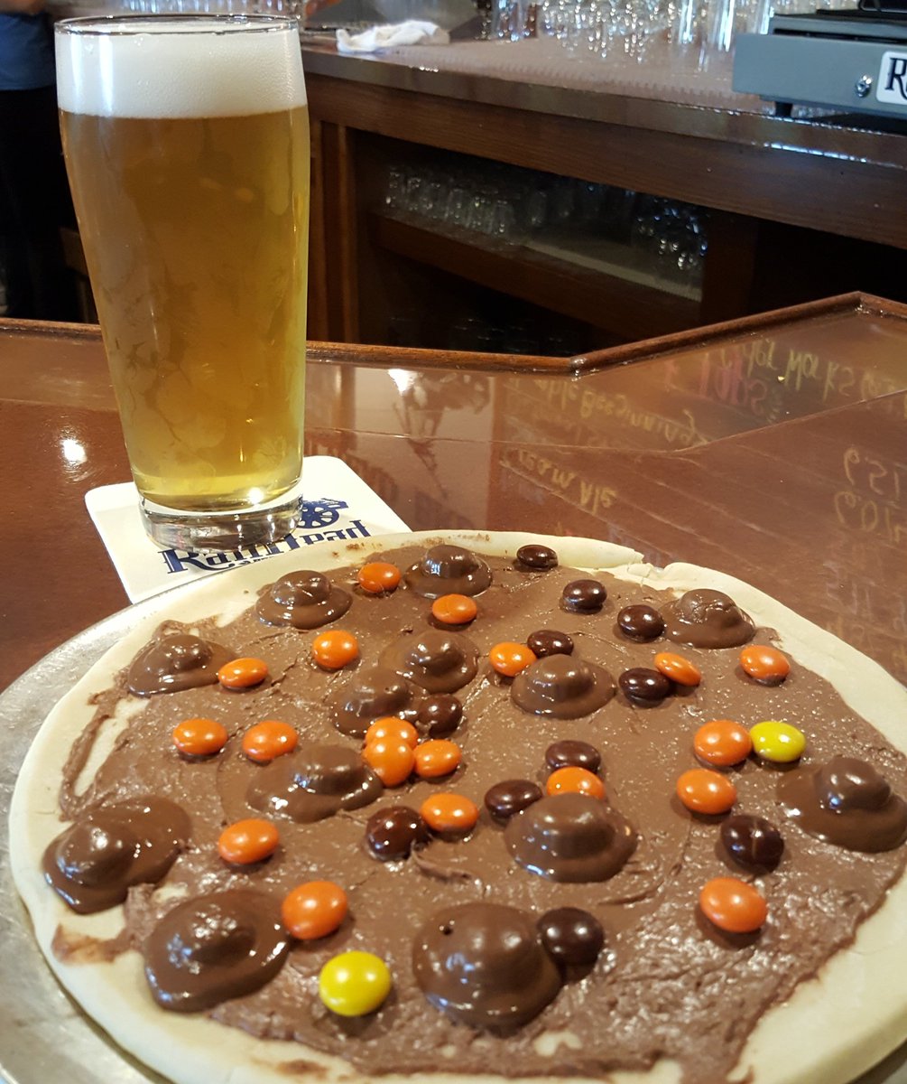 RailheadBrew's tweet photo. Peanut Butter Cup Dessert Pizza https://t.co/EyiXhyuRje