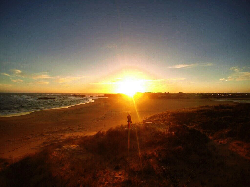 LiamB28's tweet photo. I will never get tired of watching these sunsets! 🇦🇺🌅 #wanderlust #travel #greatoceanroad #australia https://t.co/xUUhn1pP1v