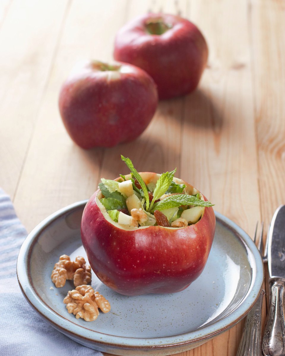 #LaCucinaItaliana #mevsimindeyemek Ekim için 
Elma çanağında salata
#mutfakgram #yemekrium #yahoofoods #buzzfeedfood