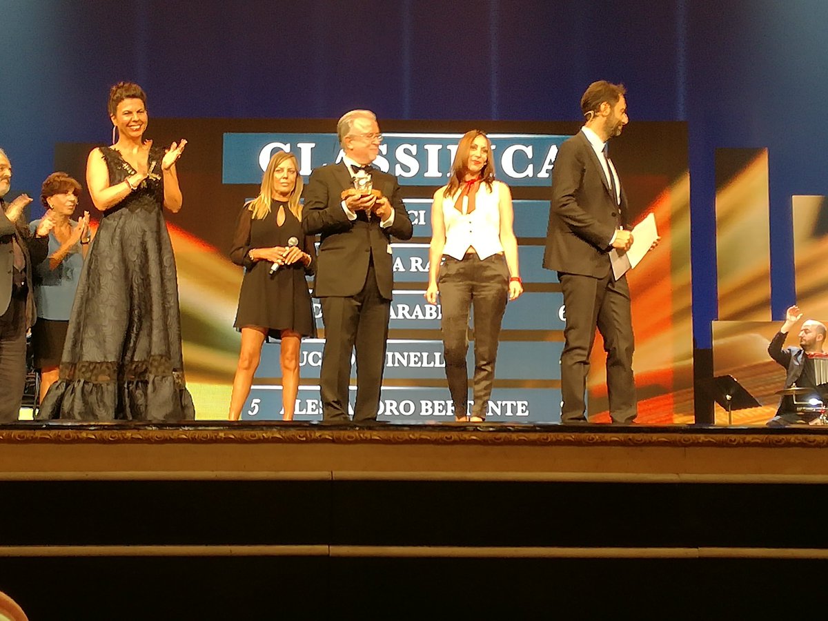 PremioCampiello's tweet photo. Nomen omen: @vinci_simona vince il #campiello2016 con "La prima verità" @Einaudieditore https://t.co/OOS0ZJadG1