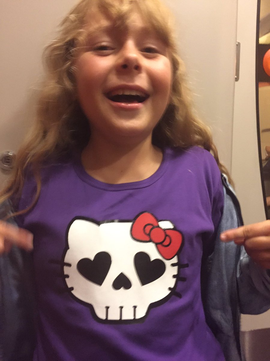 AliceCooperMini's tweet photo. Loving mini mums new 'Alice' top from @kidviciousUK #rock #catrock #kidvicious #hellokitty #skull #mini https://t.co/oBgNKd4R9s