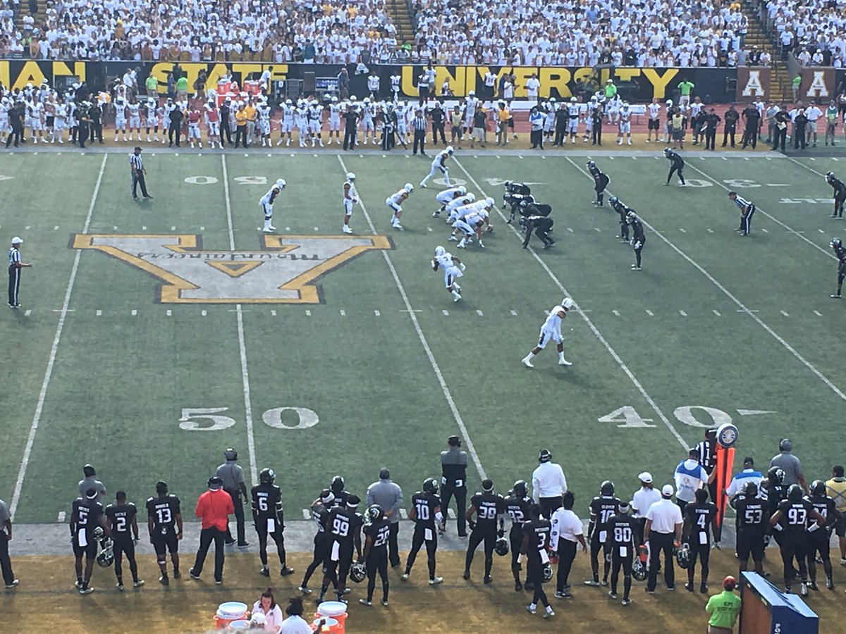 Gellzilla's tweet photo. Enjoying the @AppState_FB game! Welcome to the Rock! #DefineTheMoment https://t.co/0MvGlw1Rxj