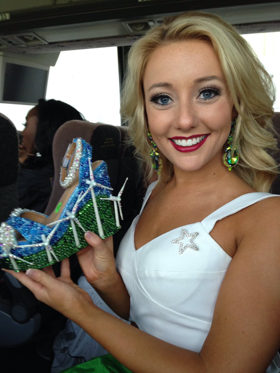 Look who's ready for the #MissAmerica #ShowUsYourShoes Parade!!! #Iowa #windenergy #MissAmerica