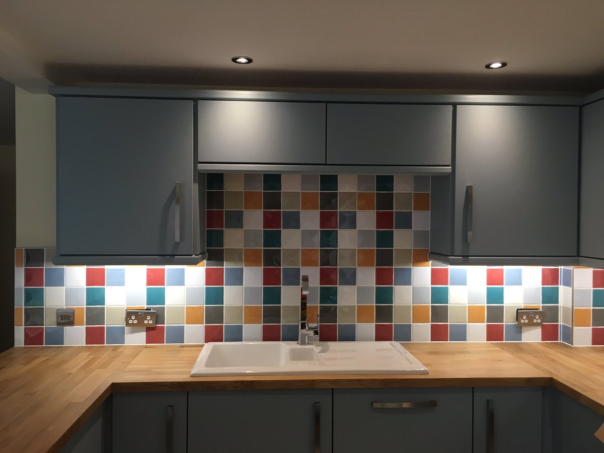 dmuttentiling's tweet image. Kitchen Splash back just completed. Materials from @BALtiling and @GenesisAPS #tiling #tiler #norwich #norfolk