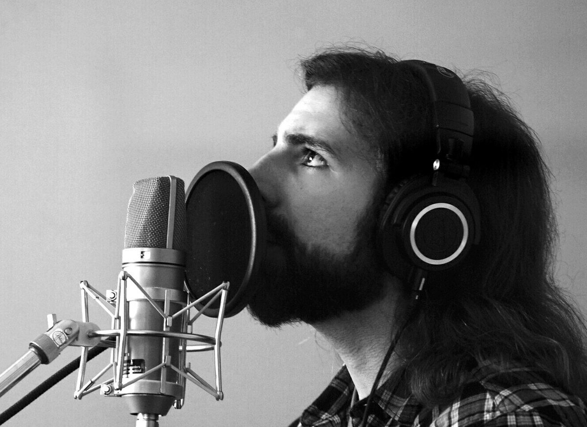 FrozenMomentsCT's tweet photo. Recording this documentary has been so sick so far ! @CrownColonyBand @UnofficialCres #documentary #crowncolony https://t.co/k1Qzp07mpd