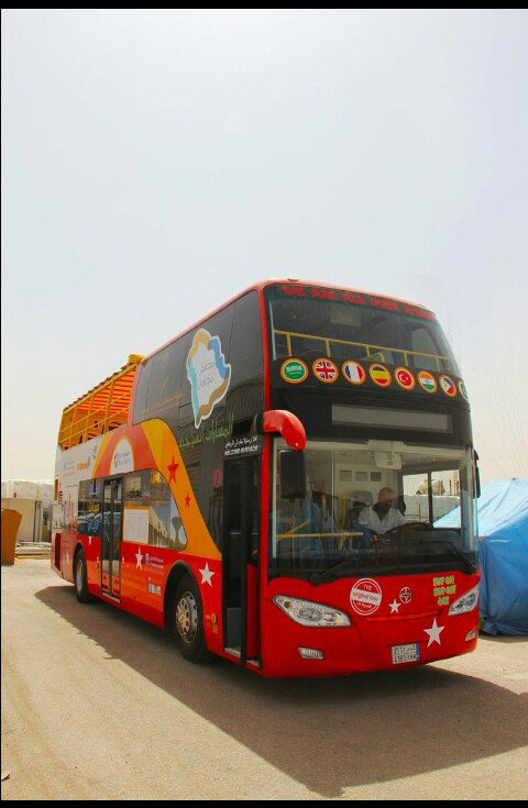 الباص السياحى"  
مهم جدا 👍👍
اذا كانت زيارتك للمدينة اول مرة 
او مدة اجازتك قصيرة 
فإنه يختصر عليك الوقت والجهد ❤❤