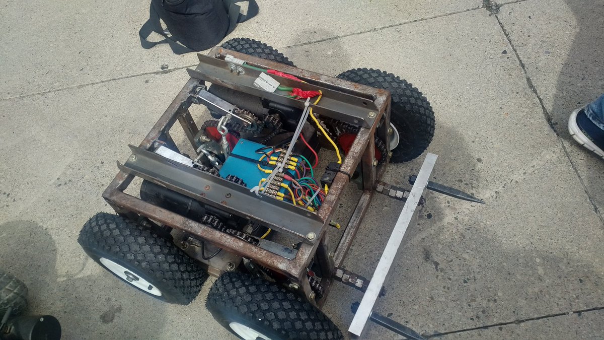 berryonline's tweet photo. Congrats to @DaveJaworsky for winning this year's Mayor's #BotBrawl during #GeekWeek @MakerExpo in @DTKitchener! https://t.co/TkBoWUwKkf