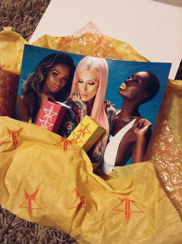 jaankrom's tweet photo. Finally took a study break to find this lil beauty outside my door. I may have freaked just a little bit 😻💄 #YAY https://t.co/AAJ0DC40CZ