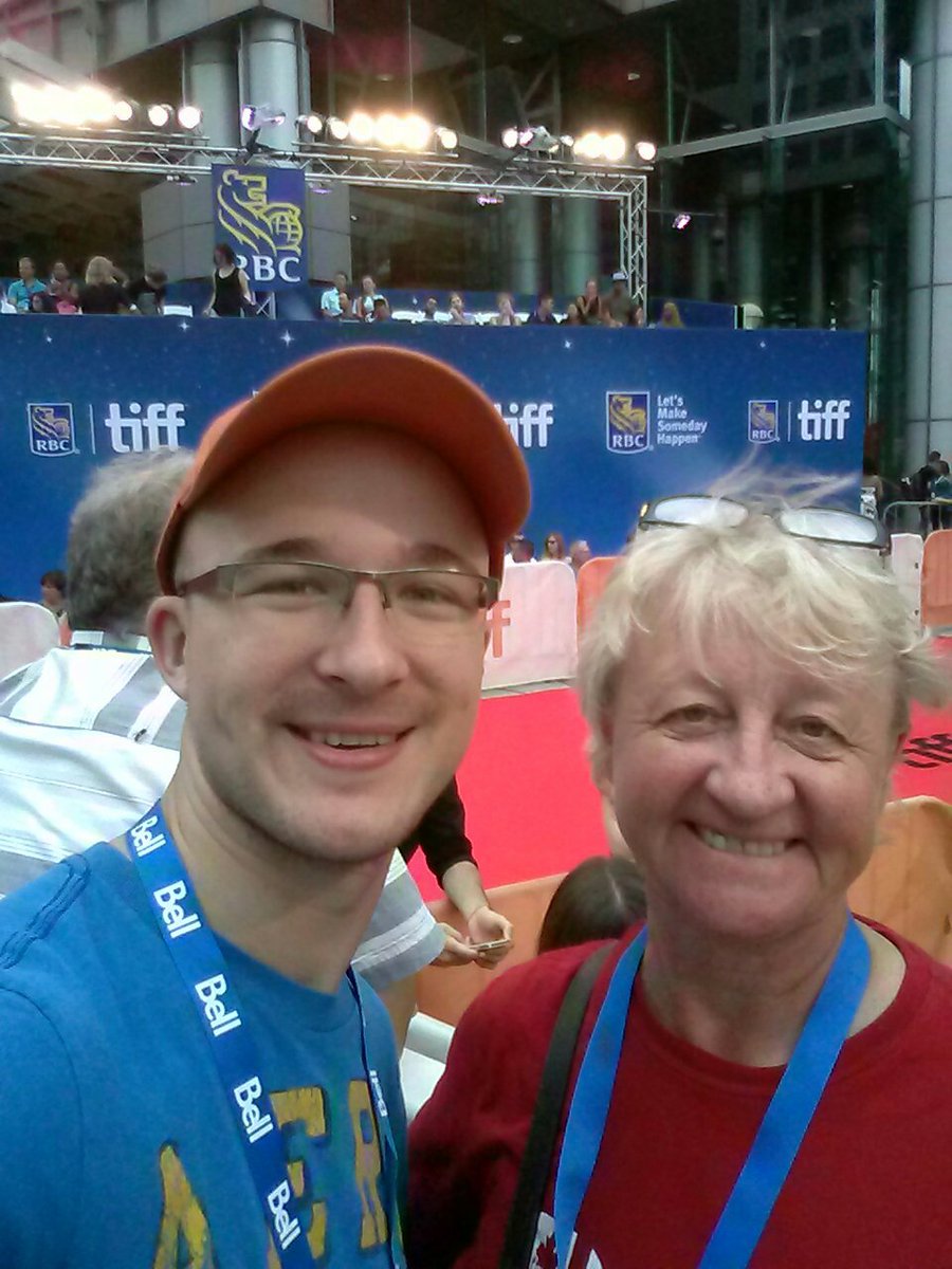 ColeWhy's tweet image. Red carpet with the fam!!