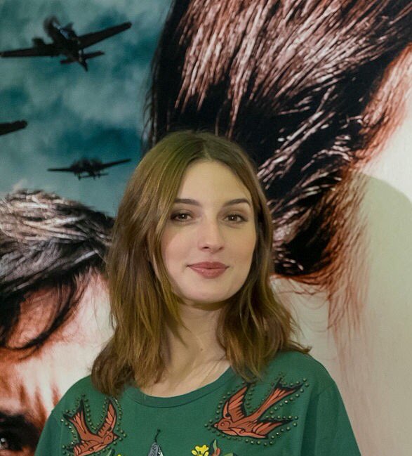 MariaValverdeFC's tweet photo. Os dejamos estas fotos de María en la premiere de #GernikaTheMovie esta semana en Madrid 😉🎬 https://t.co/J3C5mC5KVp