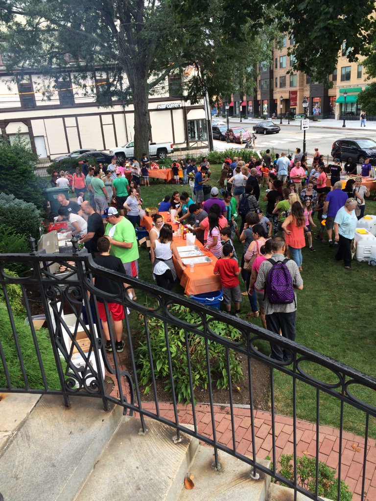StaceyForMA's tweet photo. A great community event and fun time had by all that attended the Reachfallfest16 at Waltham Public Library- https://t.co/bDerSEEBxW