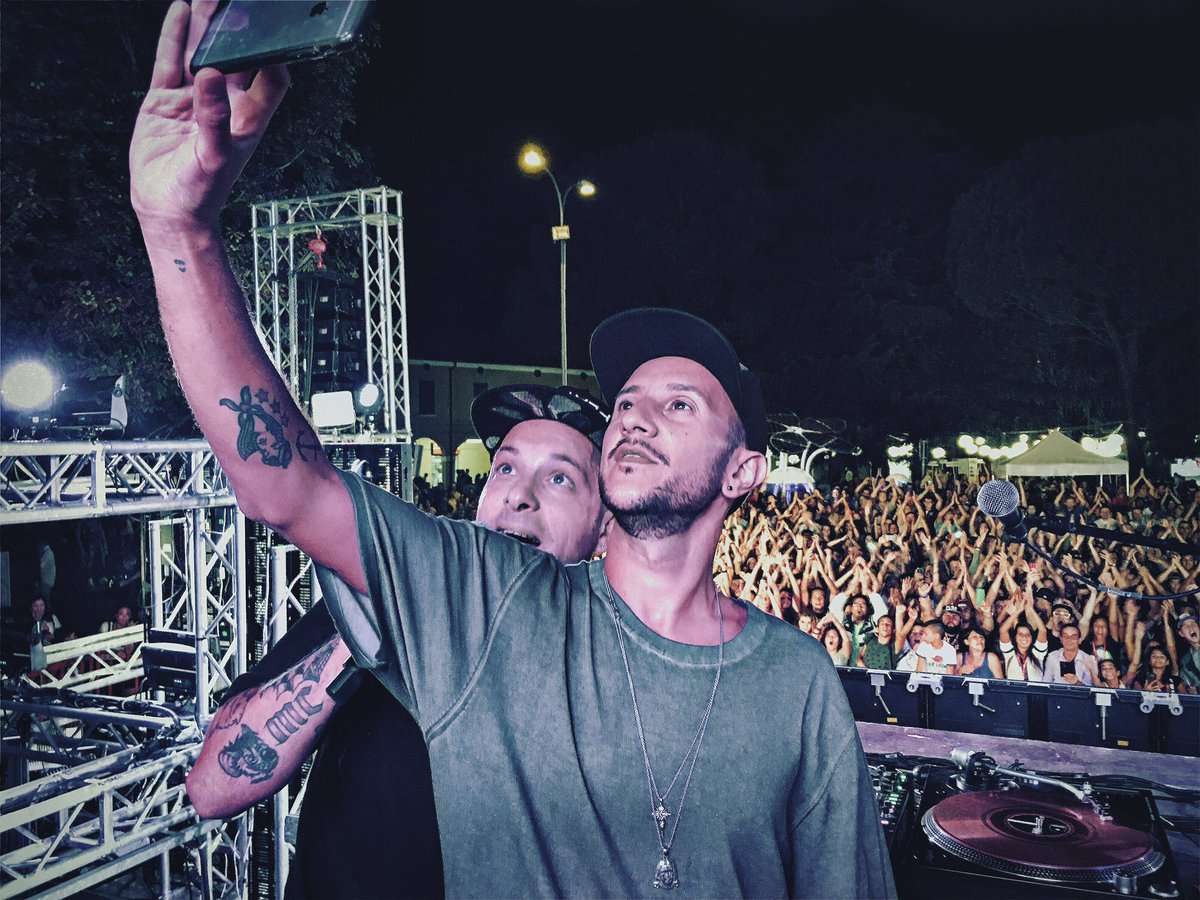 thaurusmusic's tweet photo. Super @CLEMENTINOIENA &amp; @ty1official live &amp; direct da Castel Guelfo (BO) Best live 2016 no competition #ThaurusLive https://t.co/Mv1Wph5zHO
