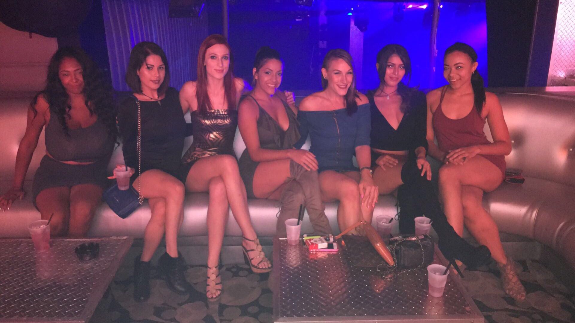 1 pic. @ivanitz3rd know how to get fine women to a club! Happy Birthday @petergreenx https://t.co/ouZhcgb1s1