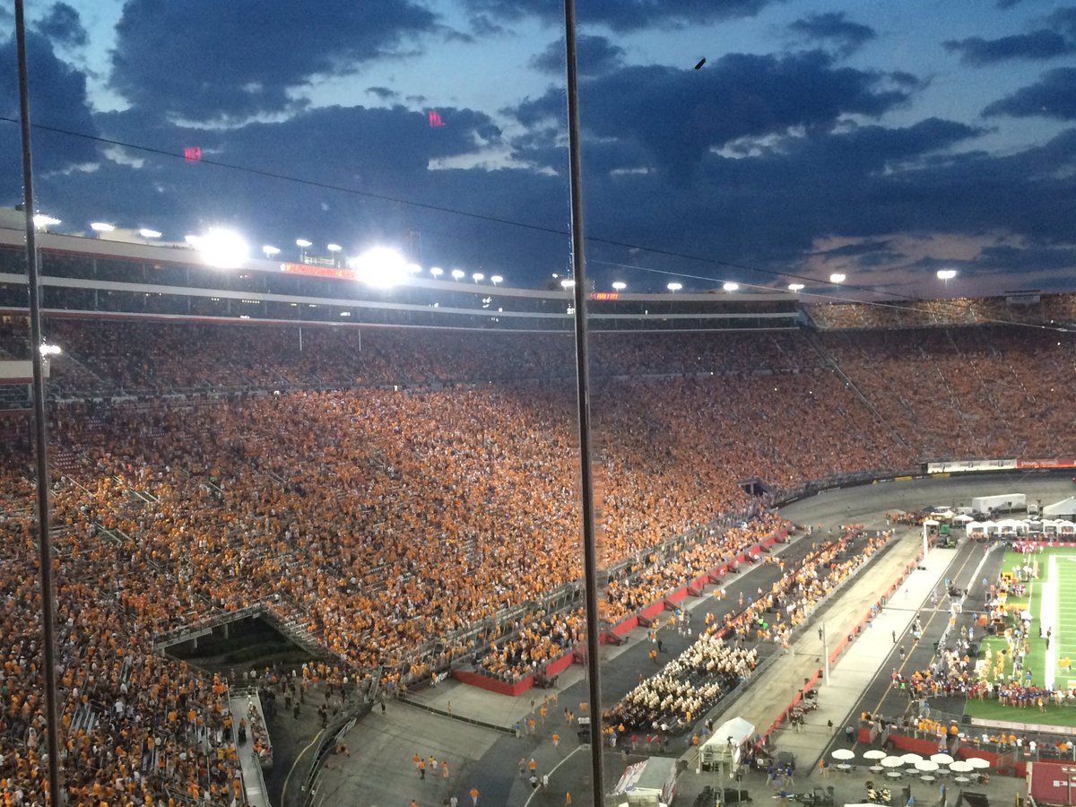 RT @ClowESPN: Bristol Motor Speedway has turned decidedly orange. Looks like about 70/30 in favor of Tennessee fans. https://t.co/ghnEk17bW9