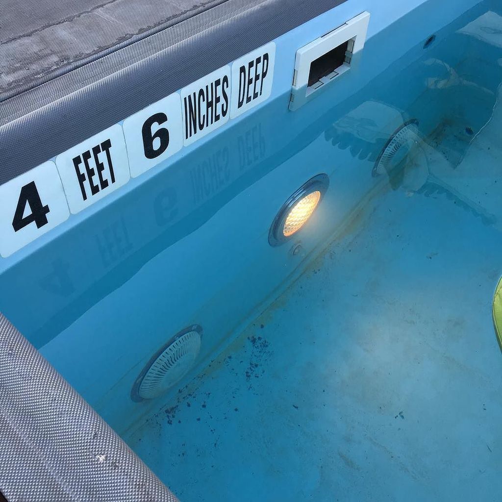 r26dcom's tweet photo. Light works now. #mobilepool #dumpsterpool https://t.co/t88YSbKjeQ