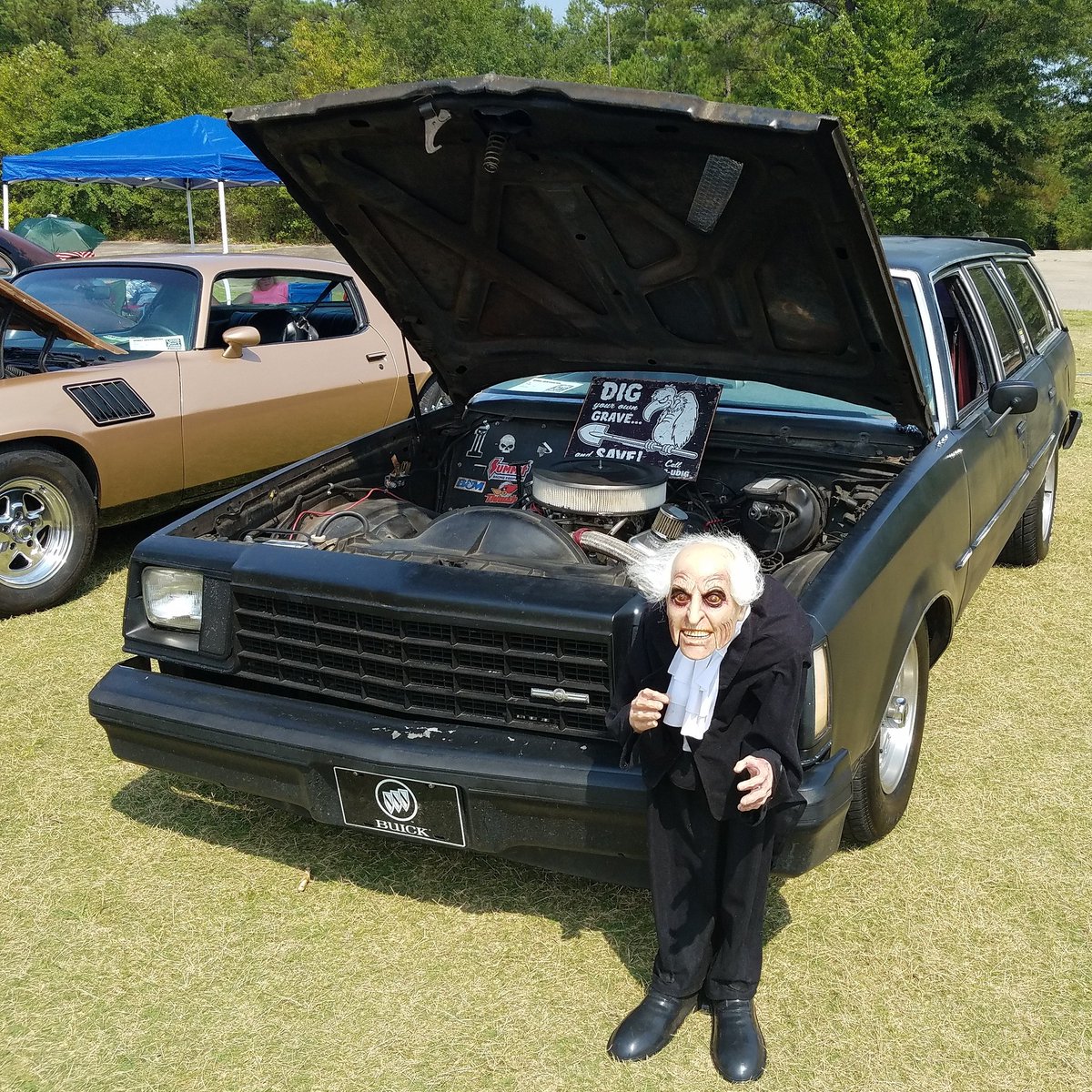 "Dig Your Own Grave, Save Big". We love the business model! @busafest #PullAPartLife