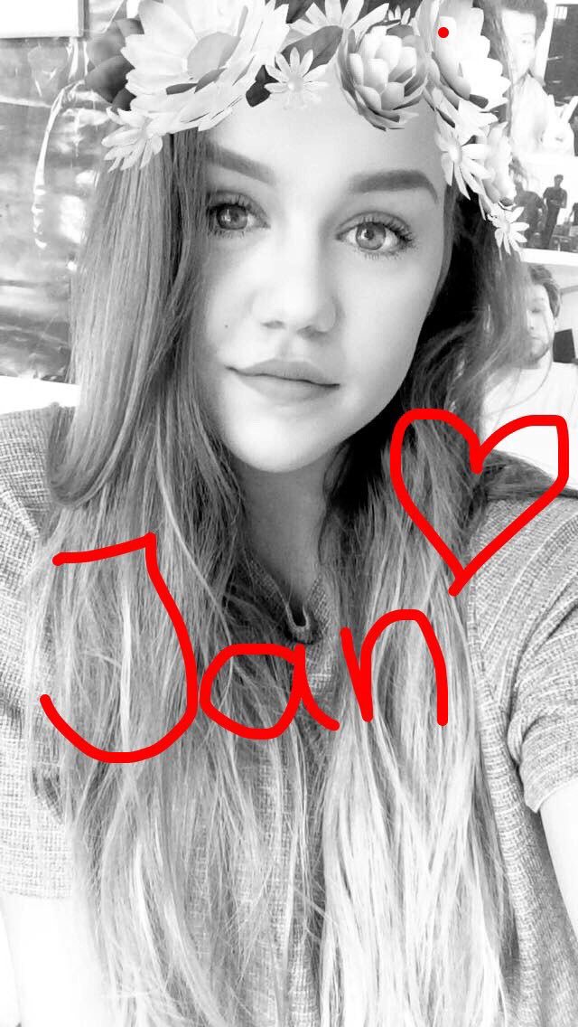 TINAAMALLE's tweet photo. Bekommt die Cuteeeee @itsmagdimeyer nen snap zurück😏🙏🏻

Sie würde sich echt freuen!❤️ @janmeyer https://t.co/9B2SF4ygN9