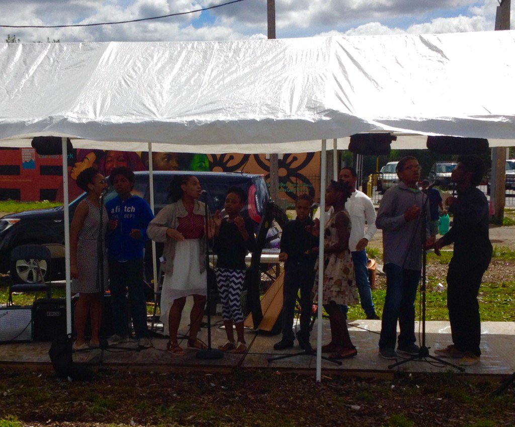 GoGarfieldPark's tweet photo. The Chicago Kelly's at the Garfield Park Neighborhood Market! https://t.co/7KXQtYfeLa