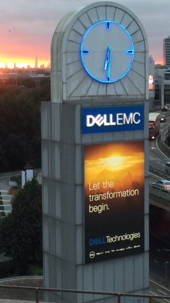 BillScannell2's tweet photo. One of London's most famous clocks(besides Big Ben) just got a new look. EMC Brentford boasting #Dell EMC new look https://t.co/SUncdzC1RT