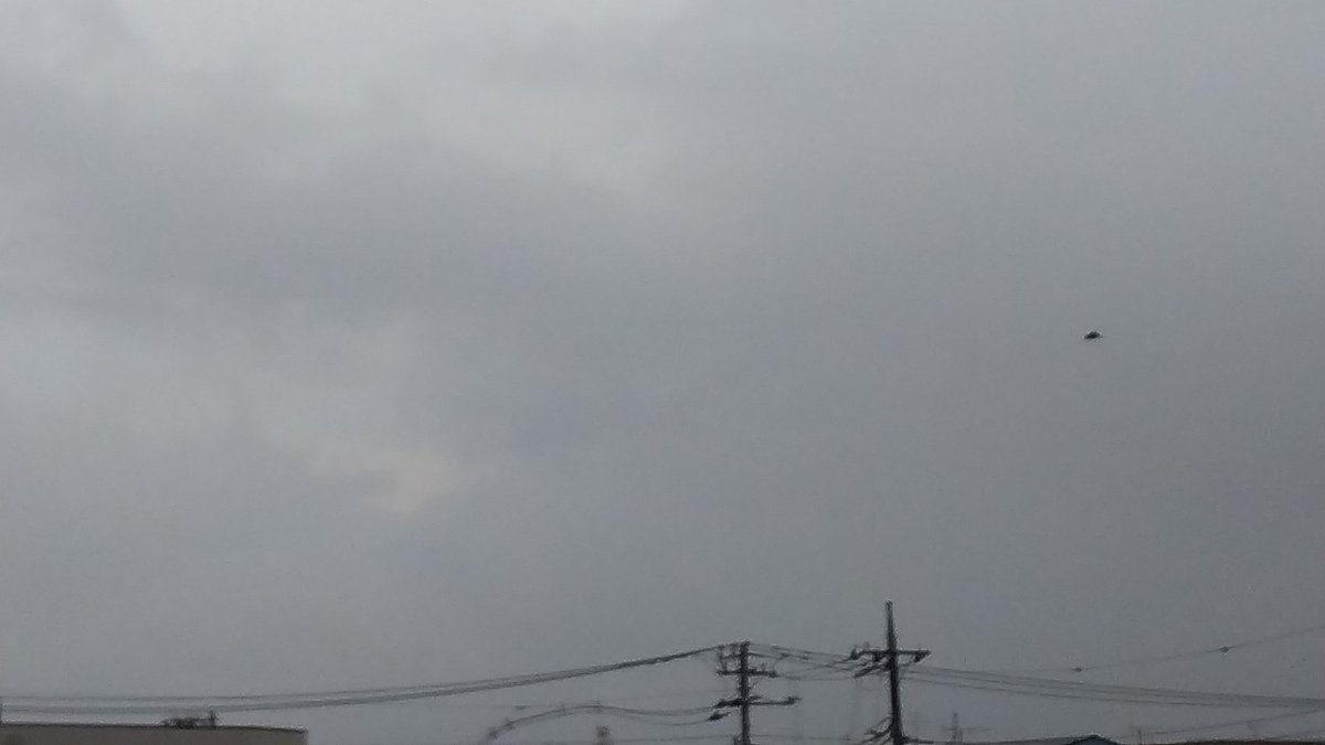 bnekop's tweet photo. おはようございます
雨です
でも、雲の隙間に青い色も
見えてます。
#イマソラ #happyrain #happychain https://t.co/5EbnVa3gXs