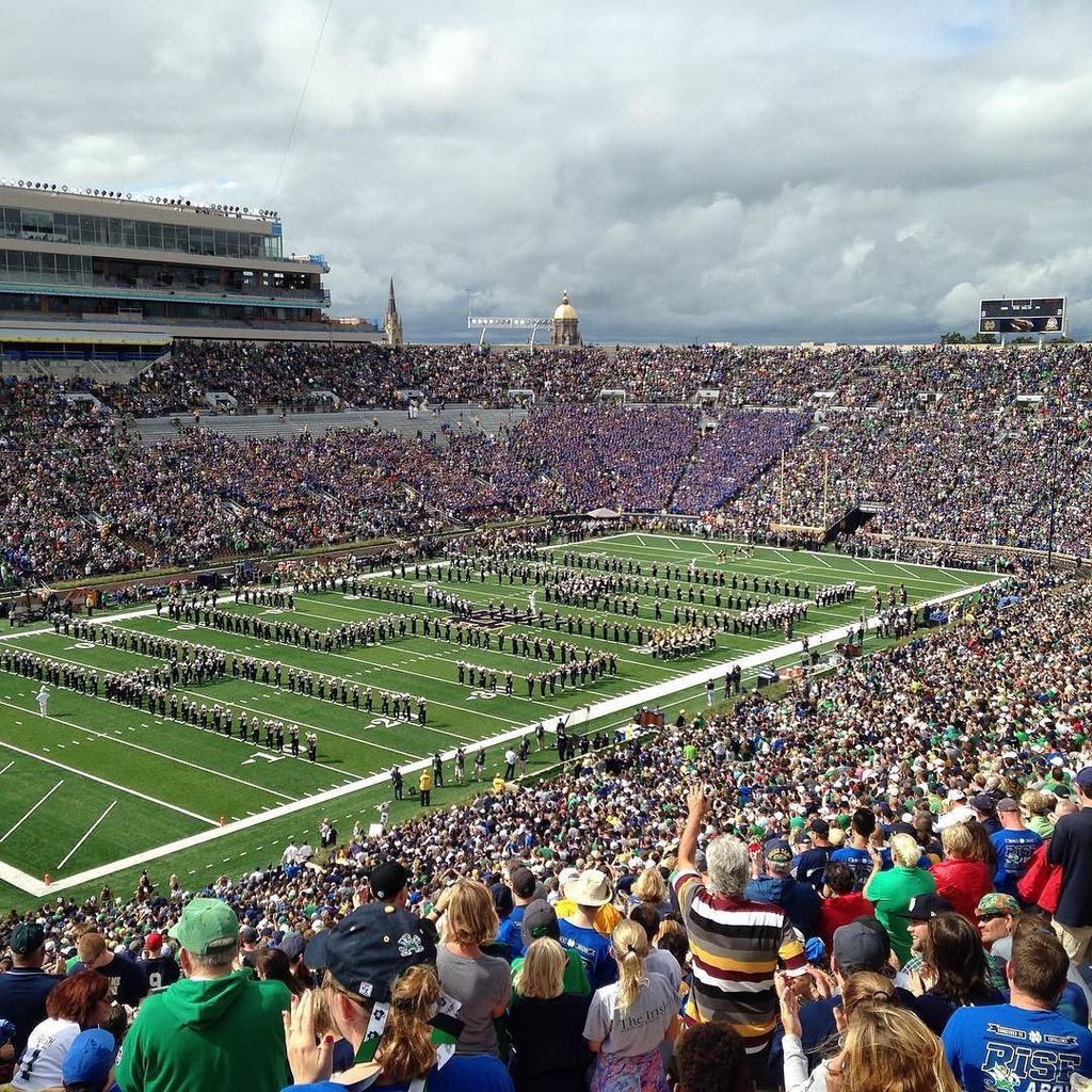 WethingtonPaula's tweet photo. Game day in South Bend #goirish🍀 #notredame https://t.co/Uh6lJdrM7L https://t.co/MtXYwLt8zE