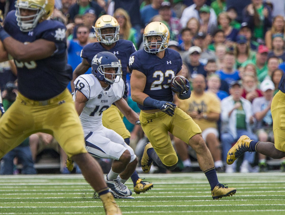 TheRobFranklin's tweet photo. First half photos from #NEVvsND. #NDInsider @SBTribune https://t.co/AOBmhINFKf https://t.co/WgMbTuThOp