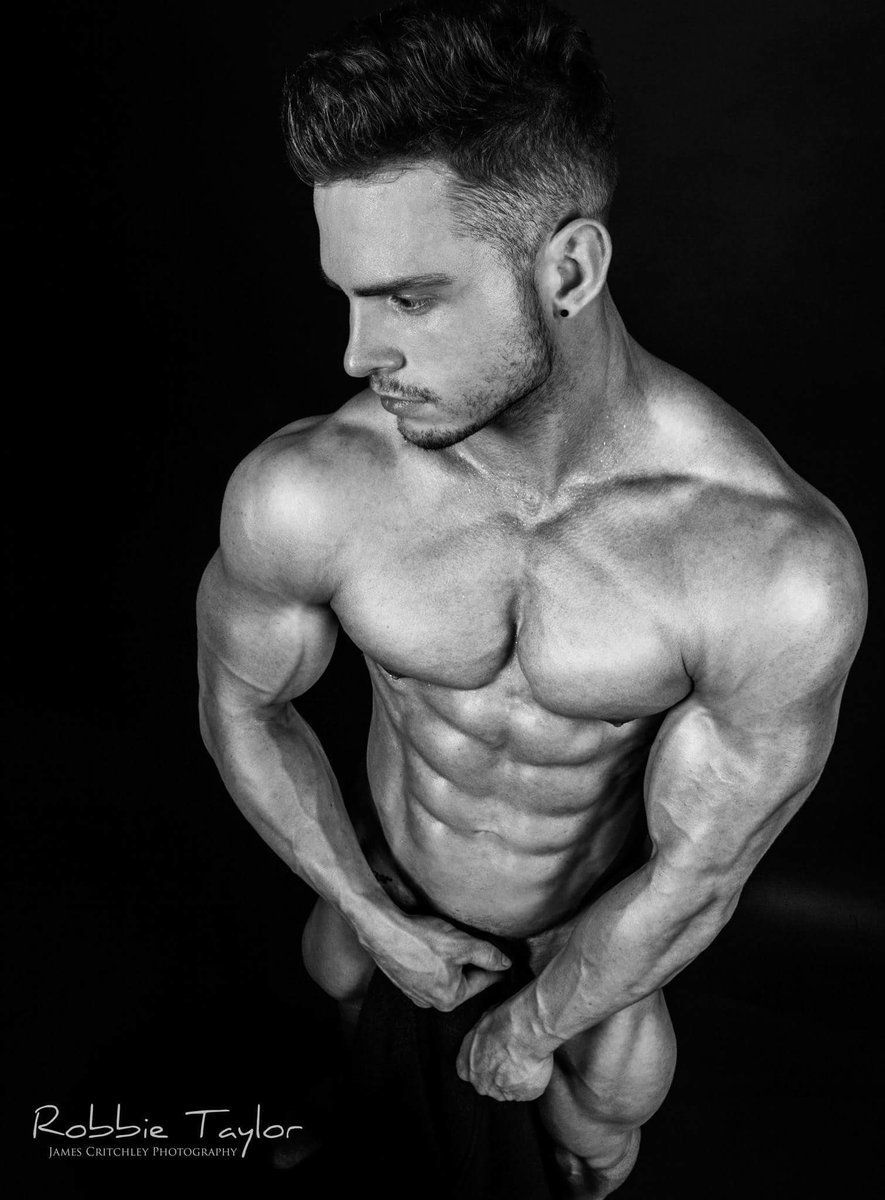 WomensEyeCandy1's tweet photo. Wowzer ladies it's hunky #RobbieTaylor looking extra #abtastic did @JamesMCritchley definitely an #8pack there! πβ€οΈπ https://t.co/byJ0y7rKCj