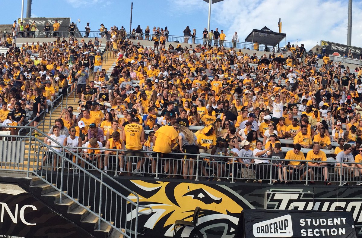 BenRosenbaum1's tweet photo. We've missed you students! Welcome back! Be loud! #NotSoFlash https://t.co/BCXXOG77nm