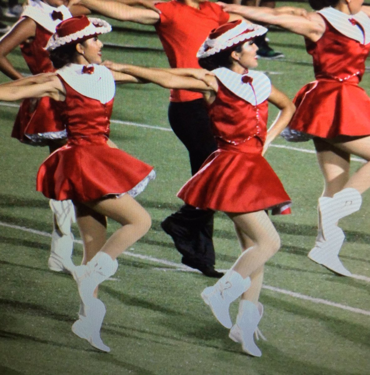 mgiselleeee's tweet photo. Friday night lights ❤️💃🏽 https://t.co/wxK7u0QaL8