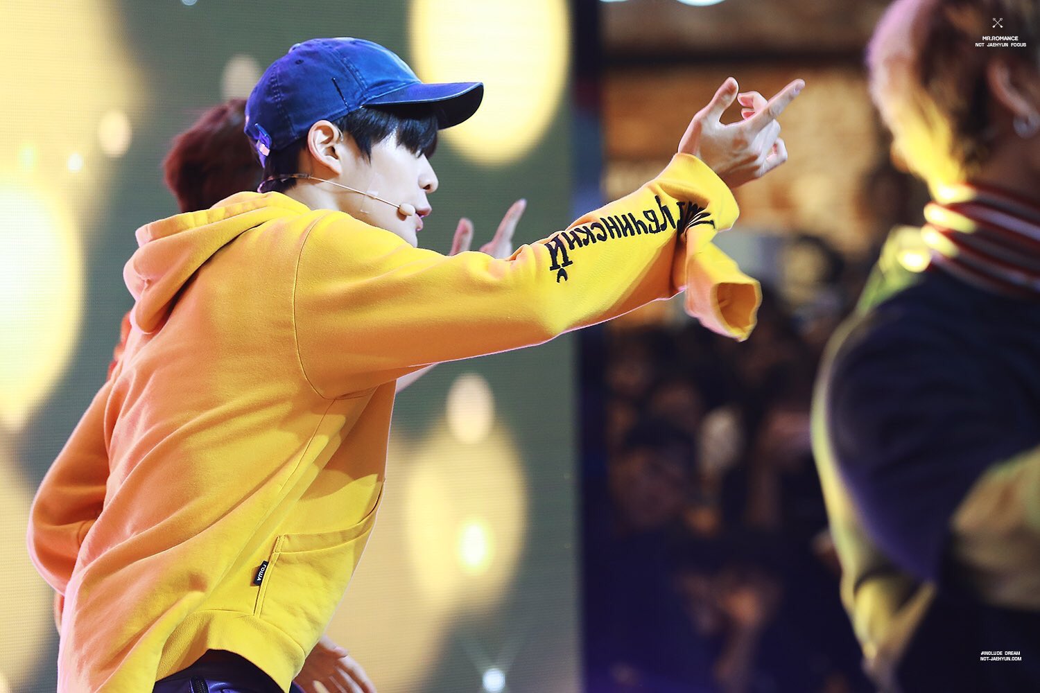 CsBiROtWYAAVuCQ.jpg:orig