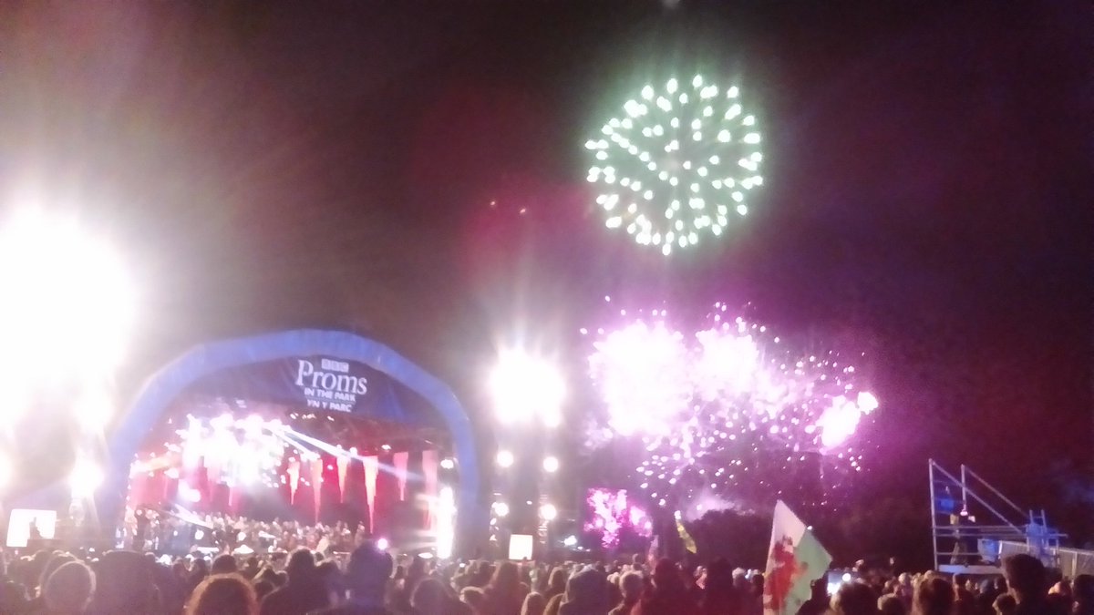 JonesMostyn's tweet photo. Its been a fantastic evening full of song and dance here @ParcEirias 
#bbcproms2016  #BBCPromsinthePark https://t.co/jKfgQiyZgT