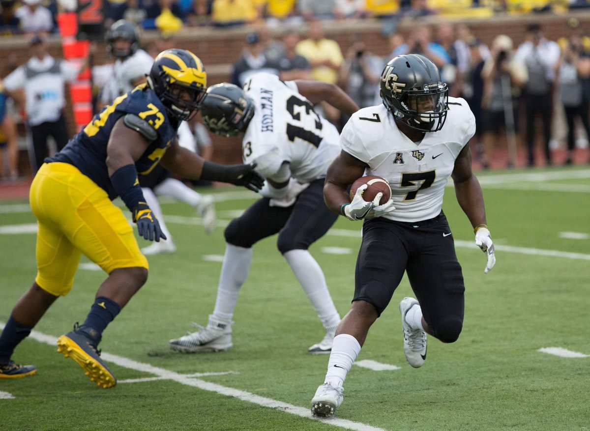 CFF__Sports's tweet photo. Knights fall to No. 5 Michigan on the road #UCFvsMICH
https://t.co/awQhh6PiYn https://t.co/kNG4tWFPYh