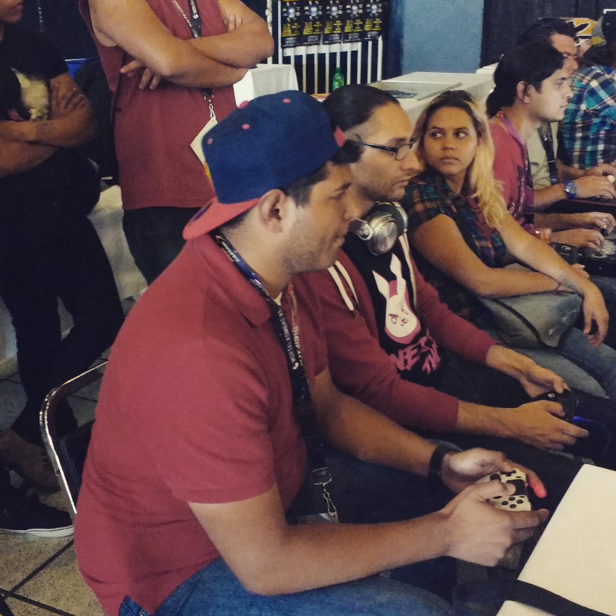 DisastroGames's tweet photo. Chris G estuvo en México para @batalladegamer y aquí hay algunas imágenes https://t.co/ecVdyEbI1l