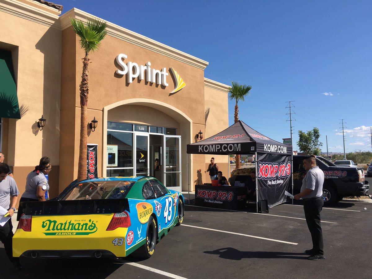 david_lopez702's tweet photo. @Sprint8451 Come down and see us!! #SSUT IN FULL EFFECT!!! https://t.co/e2wUTeqWaW