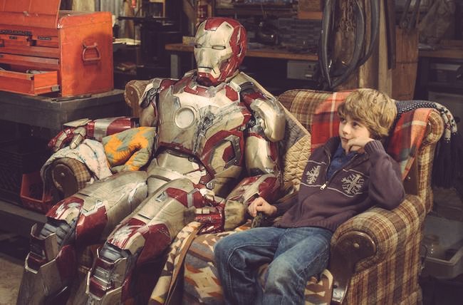 — El colega del Mecánico.

— Sigo tirado en Tennessee.

— Vaya manera de darme las gracias.

— #UCM

— ¿#RT?