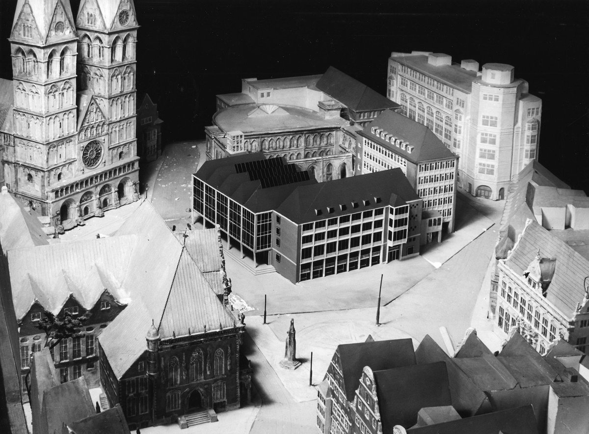 BremenHistory's tweet photo. 50 Jahre Haus der #Bürgerschaft: Eberhard #Syring über den schwierigen Weg in die Moderne https://t.co/43Mp6A3f0r https://t.co/LlJJDgb2Mr