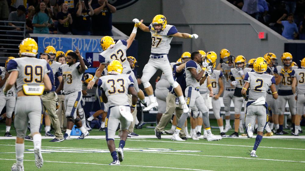 SportsDayHS's tweet photo. Photo gallery: See @MidloPanthers' patriotic jerseys; @MHSLions celebrate staying undefeated https://t.co/cY0KwyA8xb https://t.co/xG0oIDpcvs