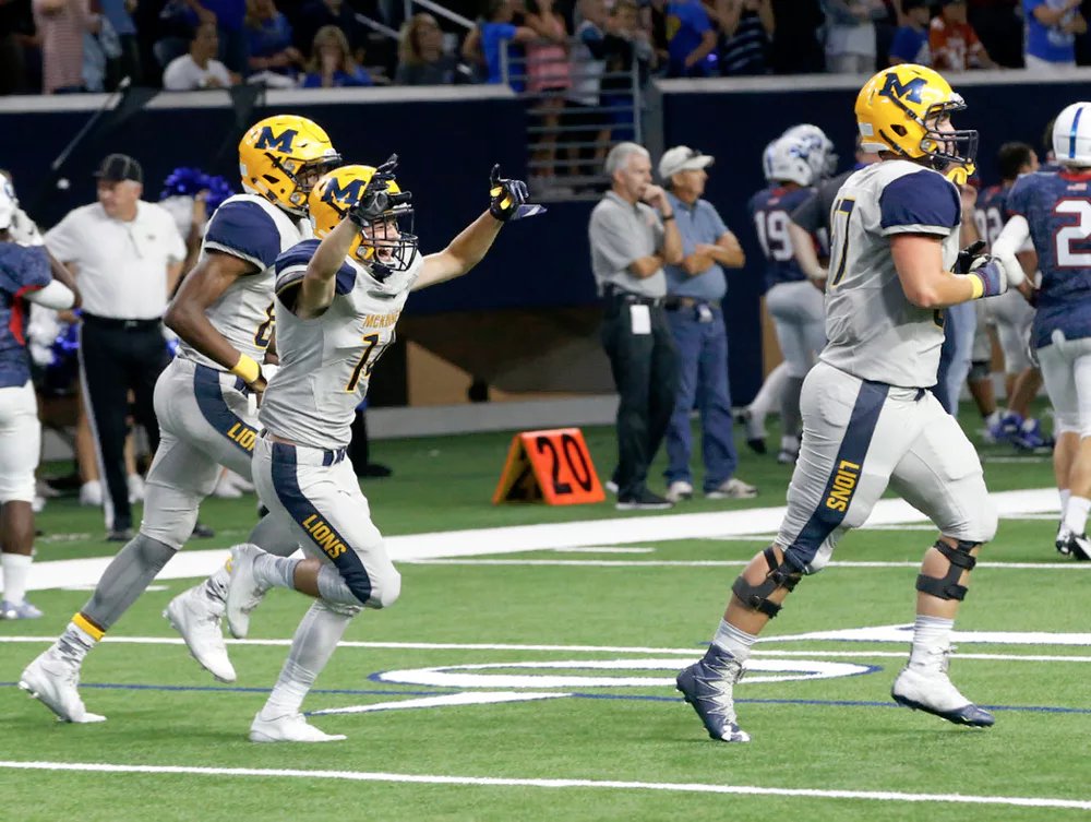 SportsDayHS's tweet photo. Photo gallery: See @MidloPanthers' patriotic jerseys; @MHSLions celebrate staying undefeated https://t.co/cY0KwyA8xb https://t.co/xG0oIDpcvs