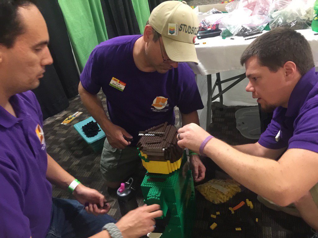 sjbrancato's tweet photo. #Okilug last minute building @CincyComiCon https://t.co/SthineT8X5