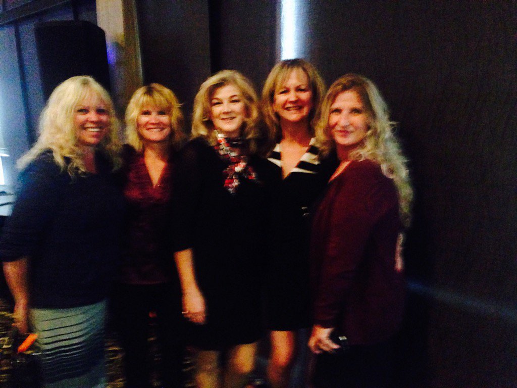 FireinCanada's tweet image. Always fun to work with these fab women. #FireCon2016 banquet tonight in TBay. @georgianbayjen @Brains_on_Fire