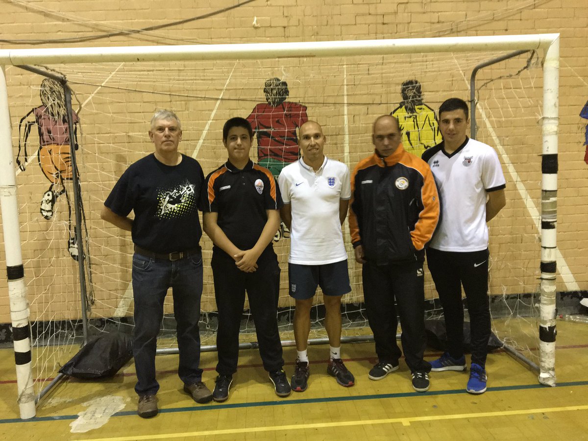 SimplySport_DBF's tweet photo. Unforgettable futsal coaches' meeting with @grimsby_futsal @jackburrows18 @GFlamesFutsal &amp; @m_westerby after session https://t.co/KMlfB4b3hx