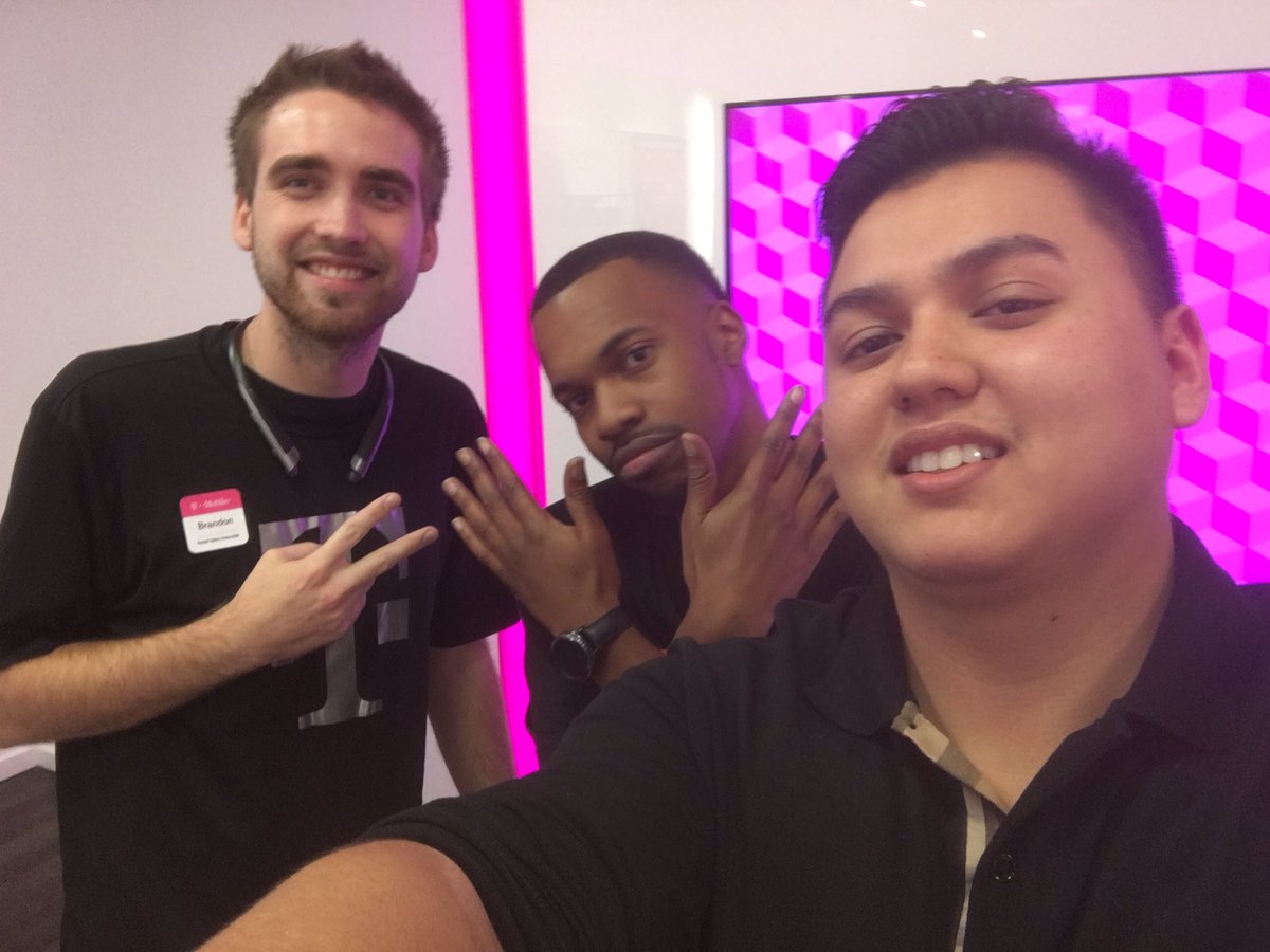 stephen_pulley's tweet photo. Ready to crush the second half at Sunrise @MobileRich1 @M1BHale @johnwarren111 @dperry2929 @MobileOneLLC https://t.co/W8NHYbJoR9