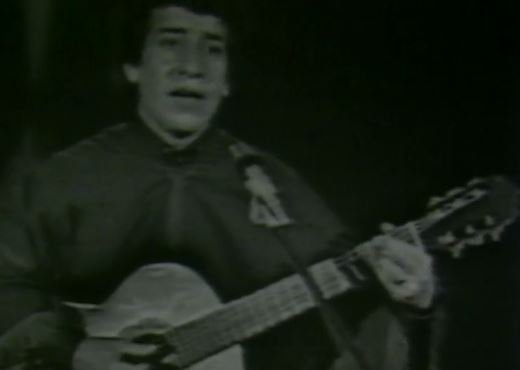 24HorasTVN's tweet photo. Amigos y familiares recordaron a Víctor Jara en el ex Estadio Chile → https://t.co/RfKDnXoBWs https://t.co/1MRIBRAG9j