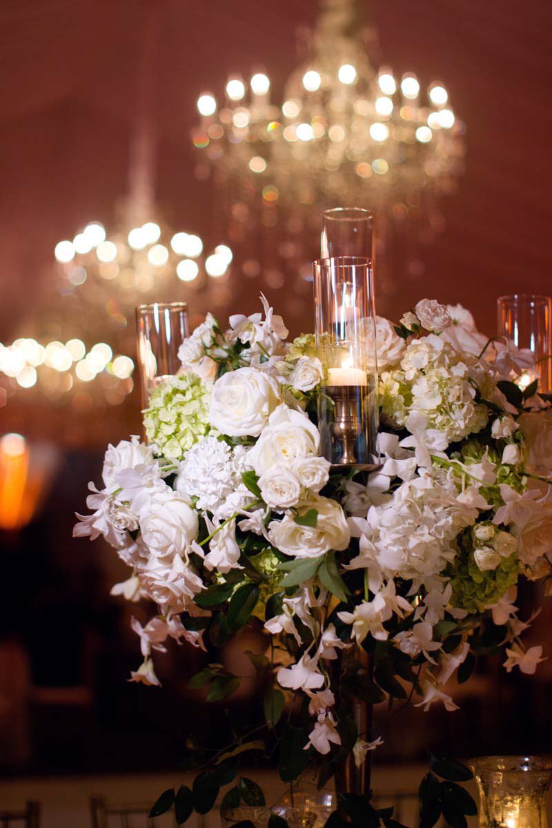 WinkNola's tweet photo. A centerpiece that evokes elegance. @ElmsMansion Photo by @markeric #nolawedding #followyournola #weddingplanner https://t.co/UjfJVKvO2A