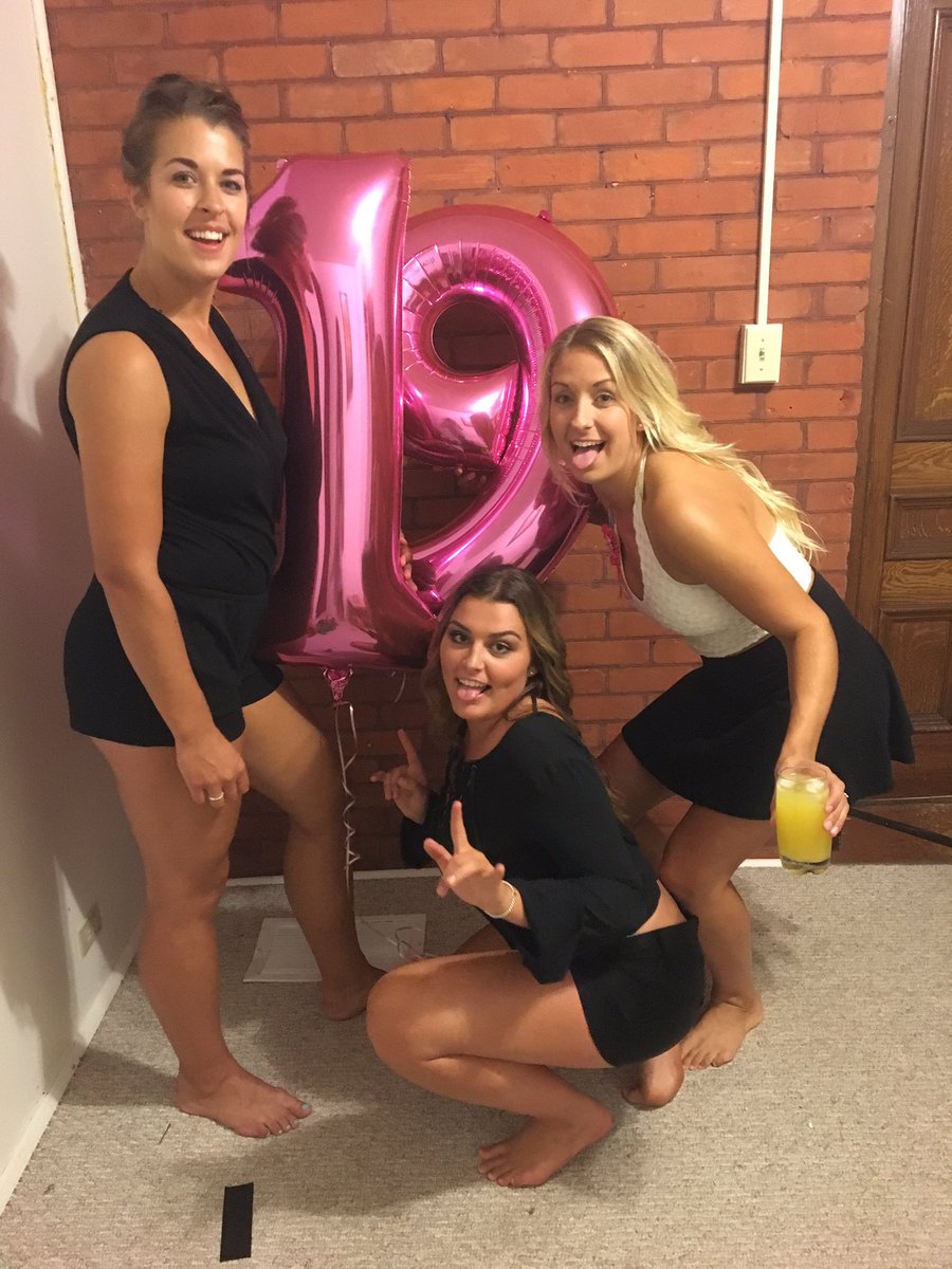 alexaagraham's tweet photo. The happiest bday to my bestest friend!!!! Turn up babe I love you💋💋💋 aria is gonna be lite tonight @lexi__d https://t.co/8mzcgAcXIl