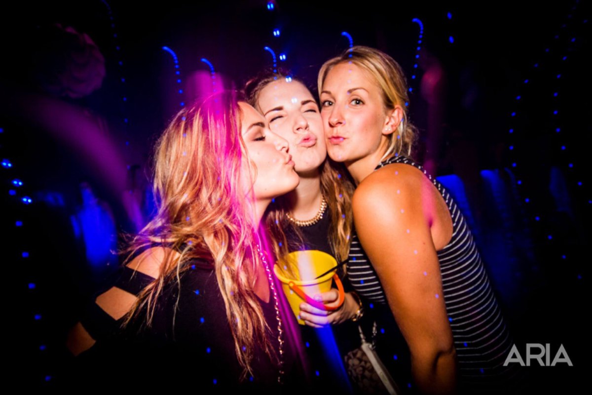 alexaagraham's tweet photo. The happiest bday to my bestest friend!!!! Turn up babe I love you💋💋💋 aria is gonna be lite tonight @lexi__d https://t.co/8mzcgAcXIl