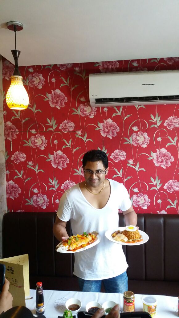 myslf_soham's tweet photo. This is from #AsianFoodFestival 
#Foodaholic person's best fantasy https://t.co/tJiBN05NI7