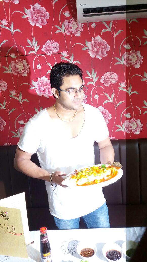 myslf_soham's tweet photo. This is from #AsianFoodFestival 
#Foodaholic person's best fantasy https://t.co/tJiBN05NI7