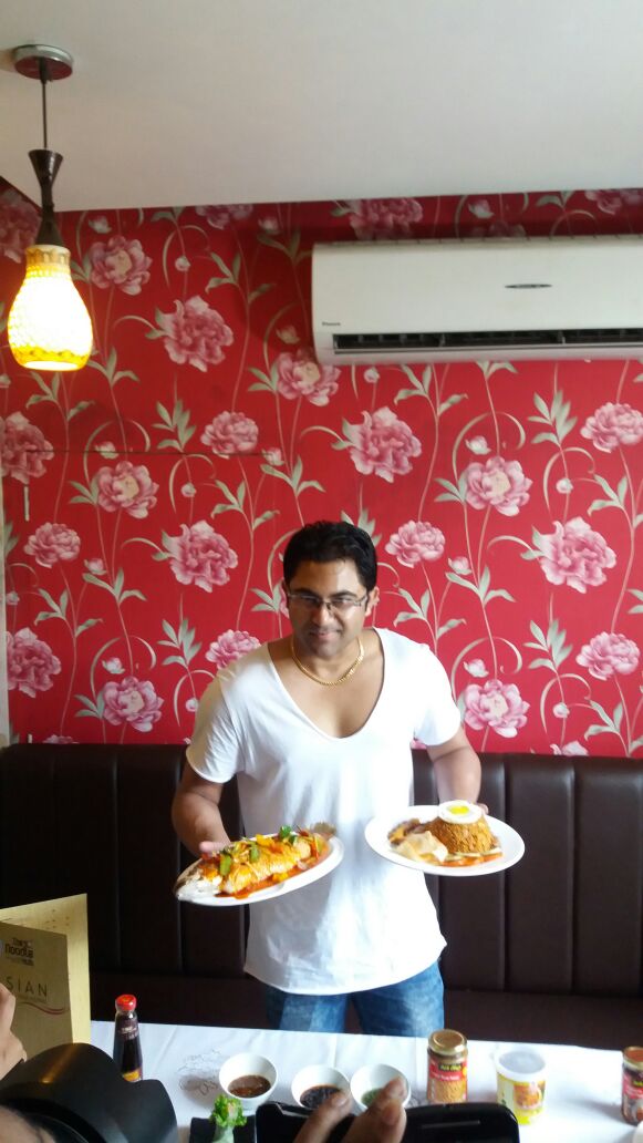myslf_soham's tweet photo. This is from #AsianFoodFestival 
#Foodaholic person's best fantasy https://t.co/tJiBN05NI7